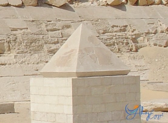 Rudá pyramida V Dahšuru Gíze