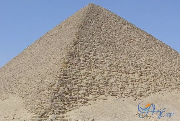 Rudá pyramida V Dahšuru Gíze