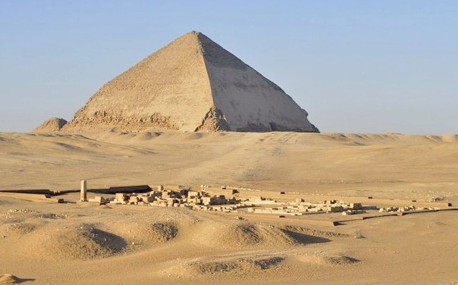 Zlomená pyramida Dahšúru 